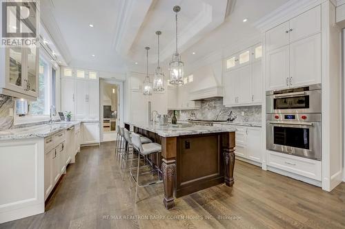 17 Artinger Court, Toronto (Banbury-Don Mills), ON - Indoor Photo Showing Kitchen With Upgraded Kitchen