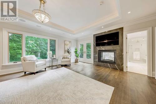 17 Artinger Court, Toronto, ON - Indoor Photo Showing Living Room With Fireplace