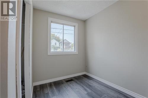 327 Carleton Street, Cornwall, ON - Indoor Photo Showing Other Room