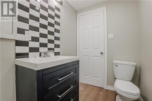 327 Carleton Street, Cornwall, ON - Indoor Photo Showing Bathroom