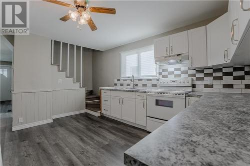 327 Carleton Street, Cornwall, ON - Indoor Photo Showing Kitchen With Double Sink