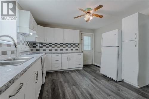 327 Carleton Street, Cornwall, ON - Indoor Photo Showing Kitchen With Double Sink