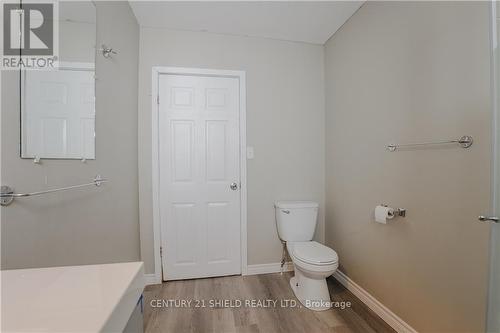 327 Carleton Street, Cornwall (717 - Cornwall), ON - Indoor Photo Showing Bathroom