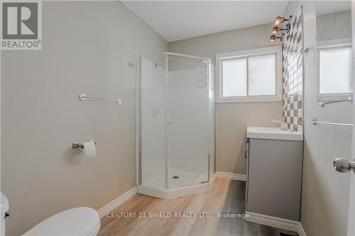 327 Carleton Street, Cornwall (717 - Cornwall), ON - Indoor Photo Showing Bathroom