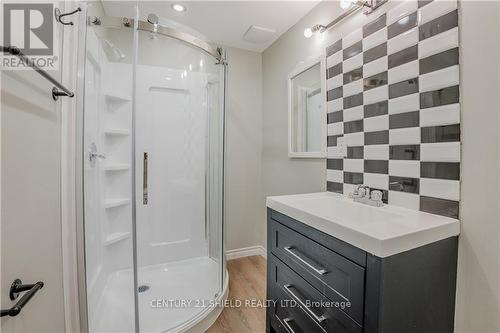 327 Carleton Street, Cornwall (717 - Cornwall), ON - Indoor Photo Showing Bathroom