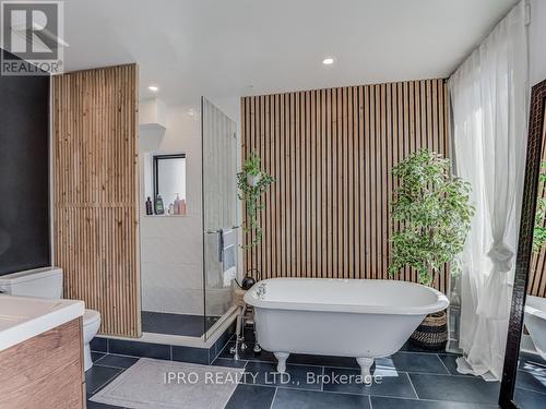 81 Coleman Avenue, Toronto (East End-Danforth), ON - Indoor Photo Showing Bathroom