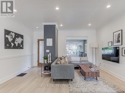 81 Coleman Avenue, Toronto (East End-Danforth), ON - Indoor Photo Showing Living Room