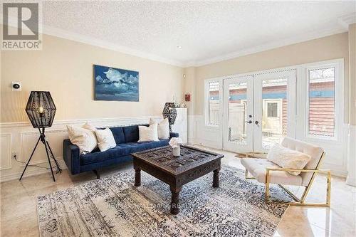 90 Woodbine Avenue, Toronto (The Beaches), ON - Indoor Photo Showing Living Room