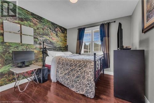 14 Par Place, Hamilton, ON - Indoor Photo Showing Bedroom