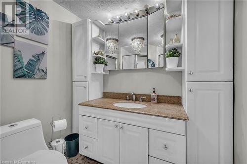 14 Par Place, Hamilton, ON - Indoor Photo Showing Bathroom