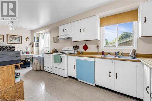 4218 Sunflower Drive, Mississauga, ON - Indoor Photo Showing Kitchen With Double Sink