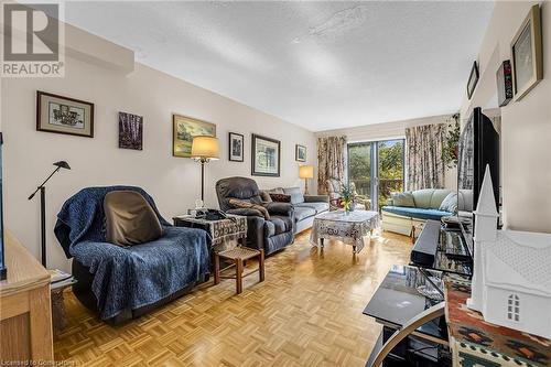 4218 Sunflower Drive, Mississauga, ON - Indoor Photo Showing Living Room