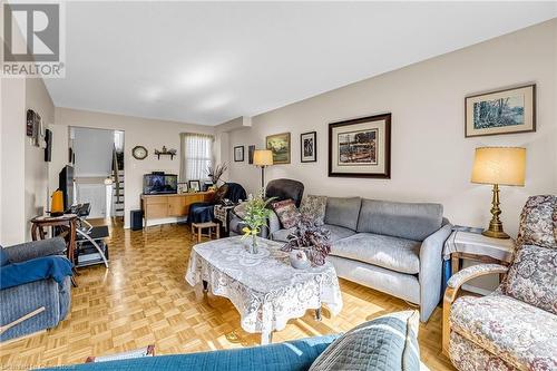 4218 Sunflower Drive, Mississauga, ON - Indoor Photo Showing Living Room