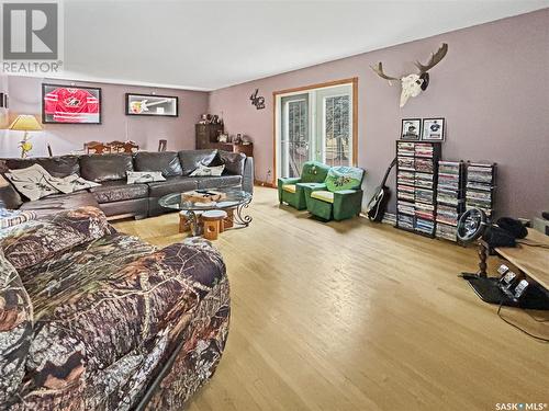 708 1St Street E, Wilkie, SK - Indoor Photo Showing Living Room