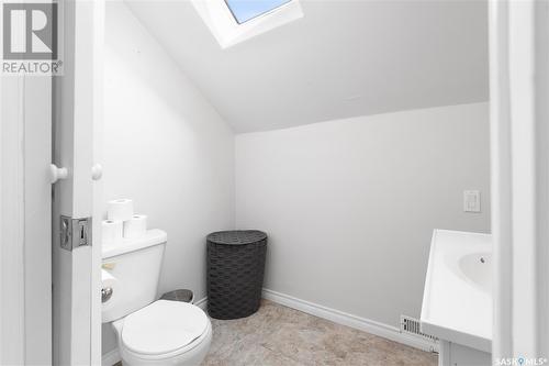 2741 Wallace Street, Regina, SK - Indoor Photo Showing Bathroom