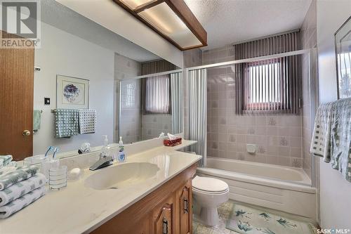 3607 White Bay, Regina, SK - Indoor Photo Showing Bathroom