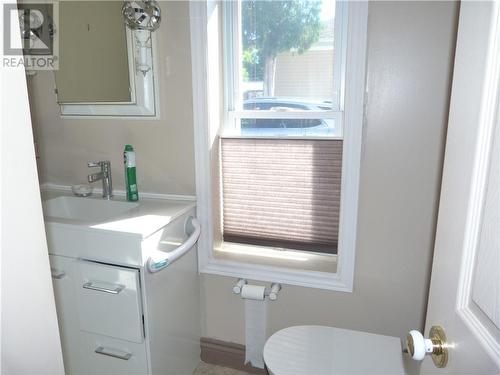 61 Emma Street, North Dundas, ON - Indoor Photo Showing Bathroom