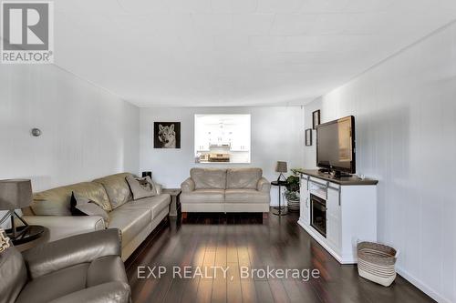 2033 Main Street, Norfolk, ON - Indoor Photo Showing Living Room