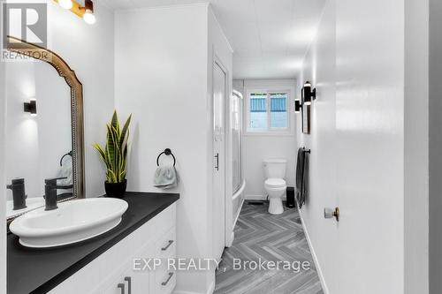 2033 Main Street, Norfolk, ON - Indoor Photo Showing Bathroom