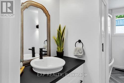 2033 Main Street, Norfolk, ON - Indoor Photo Showing Bathroom