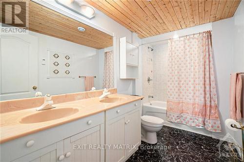 172 Centenaire Street, Russell, ON - Indoor Photo Showing Bathroom