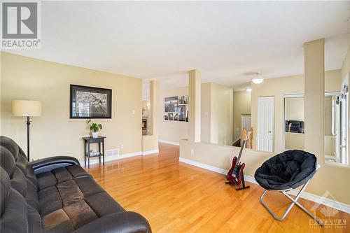 172 Centenaire Street, Embrun, ON - Indoor Photo Showing Living Room