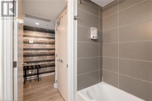 155 Yorkville Avenue Unit# 1012, Toronto, ON - Indoor Photo Showing Bathroom