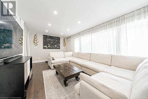 704 Old Dundas Road, Hamilton, ON - Indoor Photo Showing Living Room