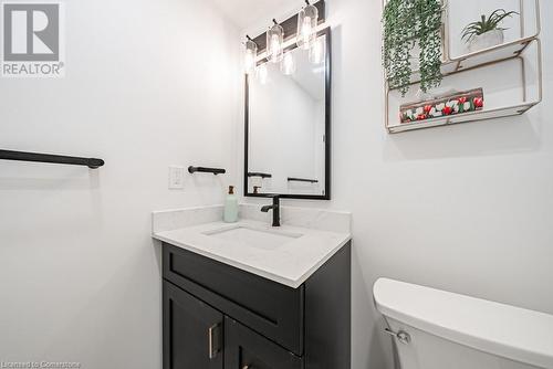 704 Old Dundas Road, Hamilton, ON - Indoor Photo Showing Bathroom