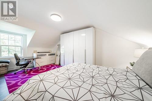 704 Old Dundas Road, Hamilton, ON - Indoor Photo Showing Bedroom