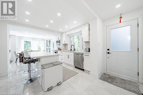 704 Old Dundas Road, Hamilton, ON - Indoor Photo Showing Kitchen