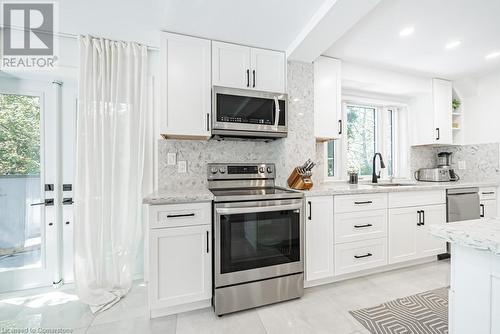 704 Old Dundas Road, Hamilton, ON - Indoor Photo Showing Kitchen