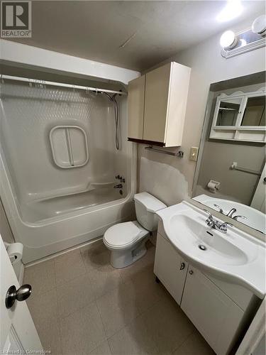 266 Overlea Drive Unit# 302, Kitchener, ON - Indoor Photo Showing Bathroom