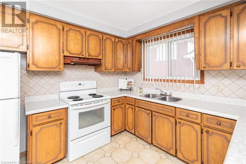 111 Nugent Drive, Hamilton, ON - Indoor Photo Showing Kitchen With Double Sink