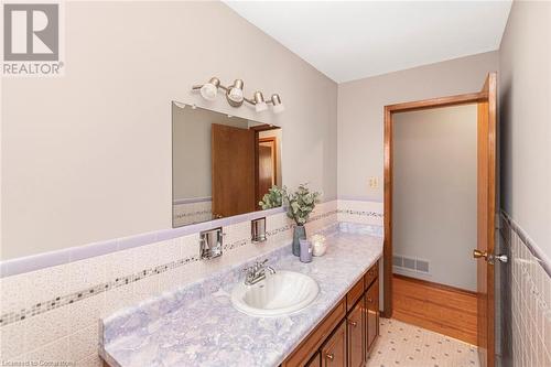 111 Nugent Drive, Hamilton, ON - Indoor Photo Showing Bathroom