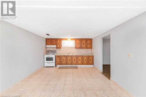 111 Nugent Drive, Hamilton, ON - Indoor Photo Showing Kitchen