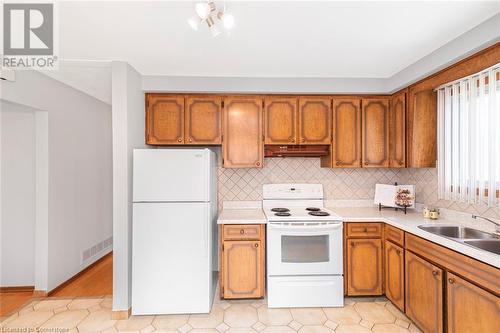 111 Nugent Drive, Hamilton, ON - Indoor Photo Showing Kitchen With Double Sink