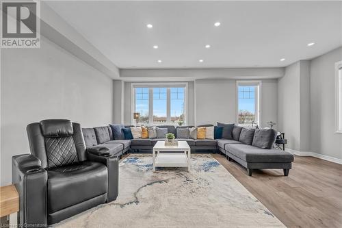 110 Hibiscus Lane, Hamilton, ON - Indoor Photo Showing Living Room