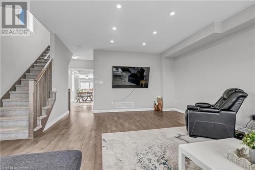 110 Hibiscus Lane, Hamilton, ON - Indoor Photo Showing Living Room