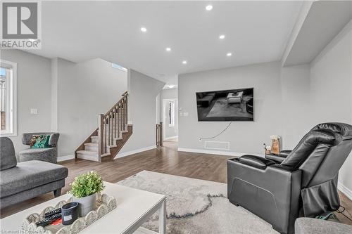 110 Hibiscus Lane, Hamilton, ON - Indoor Photo Showing Living Room