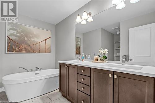 110 Hibiscus Lane, Hamilton, ON - Indoor Photo Showing Bathroom