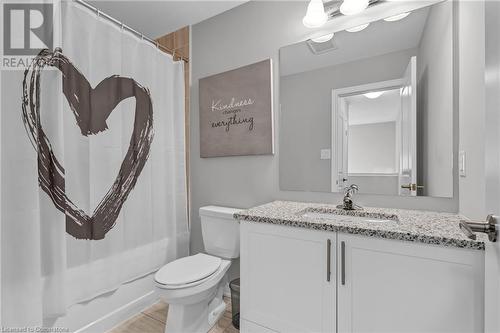 110 Hibiscus Lane, Hamilton, ON - Indoor Photo Showing Bathroom