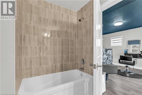 110 Hibiscus Lane, Hamilton, ON - Indoor Photo Showing Bathroom