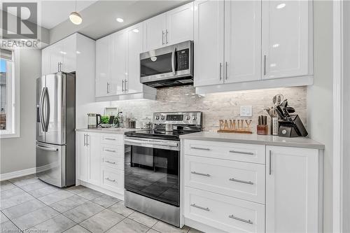 110 Hibiscus Lane, Hamilton, ON - Indoor Photo Showing Kitchen With Upgraded Kitchen