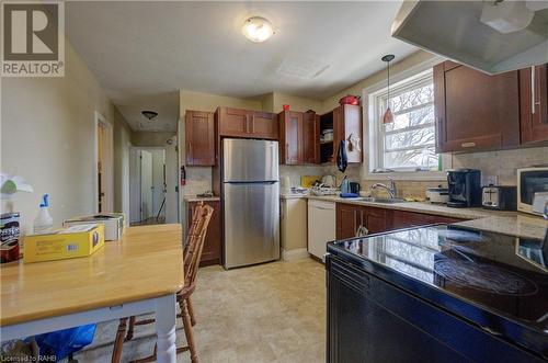 17 West 3Rd Street, Hamilton, ON - Indoor Photo Showing Kitchen