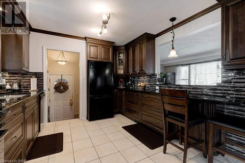 6399 Dickenson Road E, Hamilton, ON - Indoor Photo Showing Kitchen