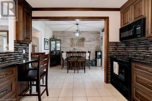 6399 Dickenson Road E, Hamilton, ON - Indoor Photo Showing Dining Room