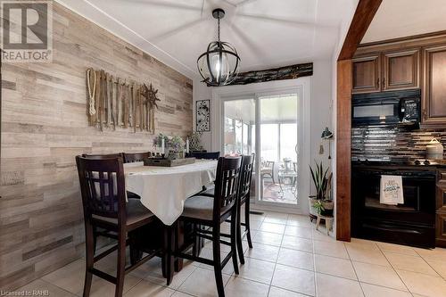 6399 Dickenson Road E, Hamilton, ON - Indoor Photo Showing Dining Room