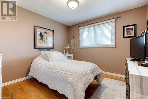 6399 Dickenson Road E, Hamilton, ON - Indoor Photo Showing Bedroom