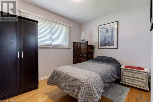 6399 Dickenson Road E, Hamilton, ON - Indoor Photo Showing Bedroom